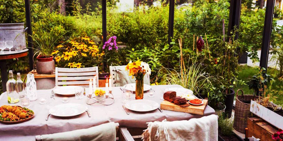 Hosting the Perfect Dinner Party: Tips for a Memorable Evening